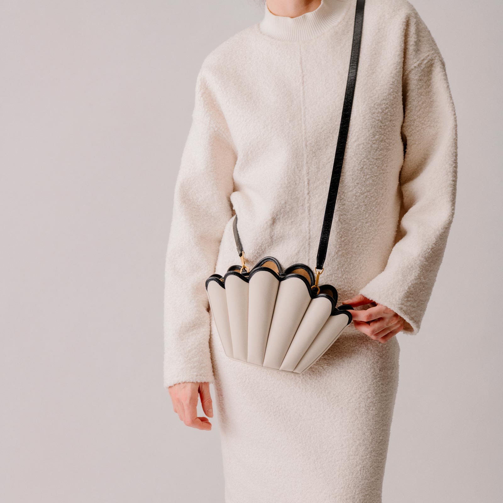 Seashell Crossbody - Navy