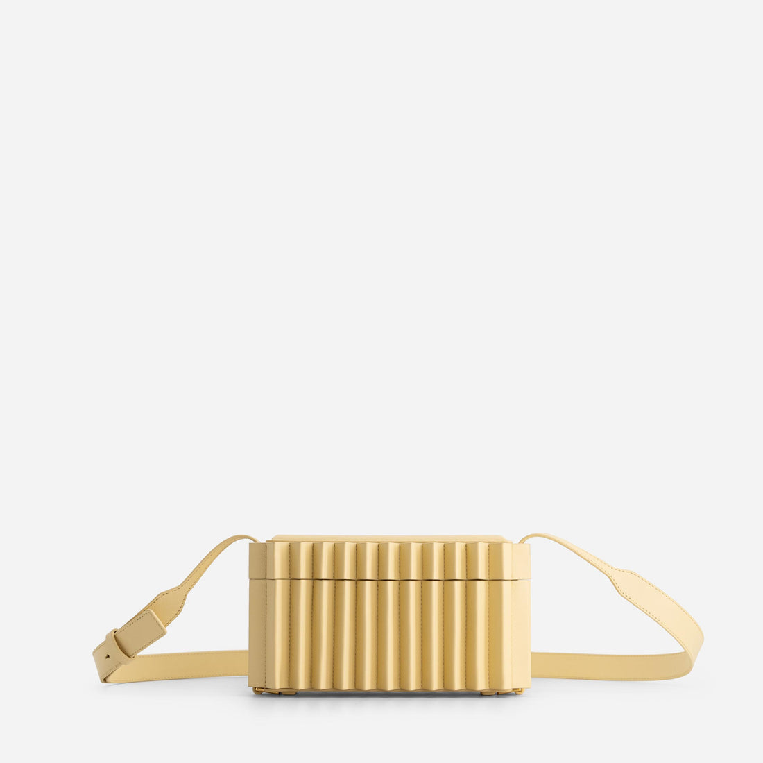 Block leather bag in Butter