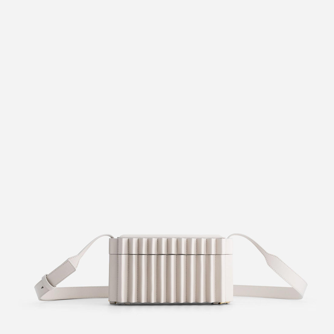 Block leather bag in Dove