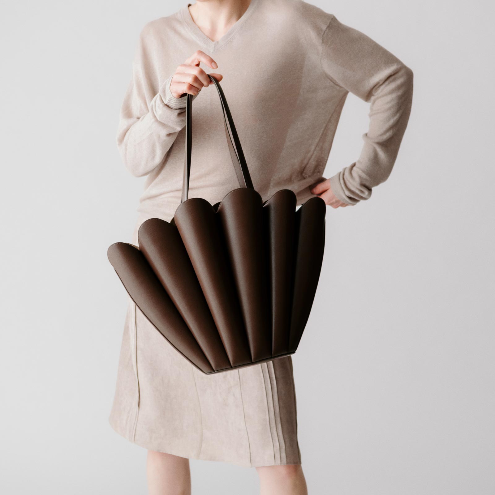 Seashell Tote - Suede Moss